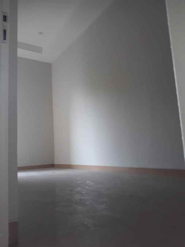 dijual rumah raya gunung anyar