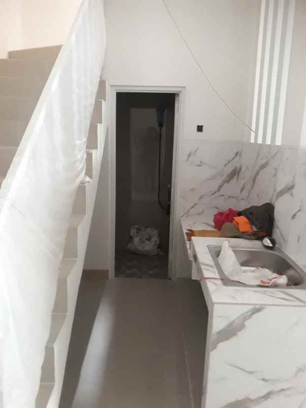 dijual rumah raya gunung anyar