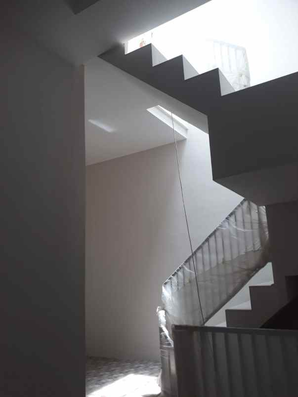 dijual rumah raya gunung anyar