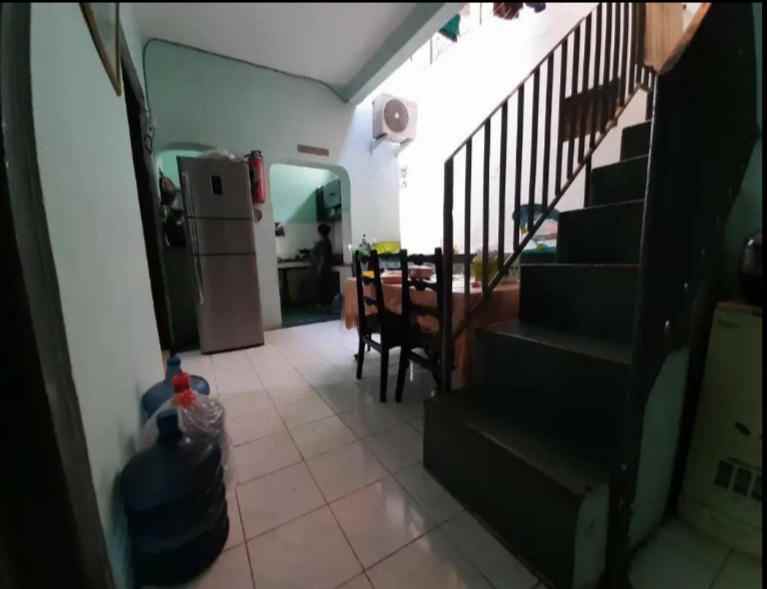 dijual rumah raya pegirian