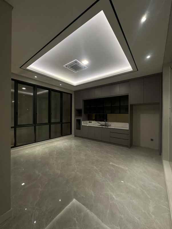 dijual rumah royal residence