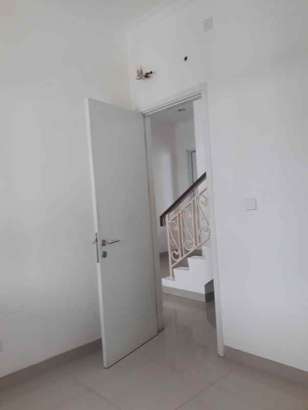 dijual rumah rumah jakarta garden city