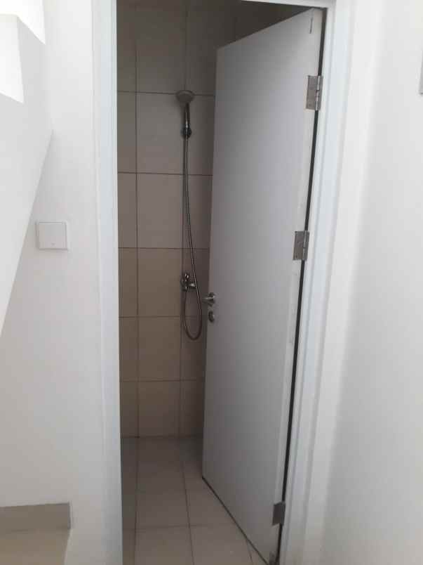 dijual rumah rumah jakarta garden city