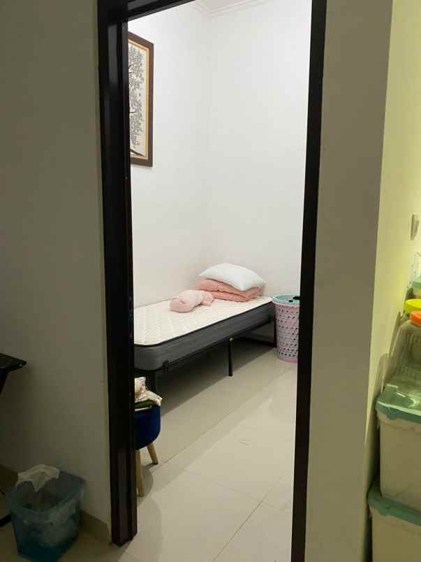 dijual rumah rumah komplek elite puri