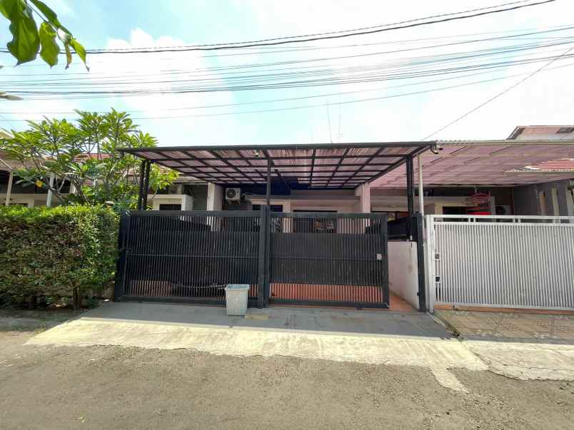 dijual rumah rumah komplek elite puri
