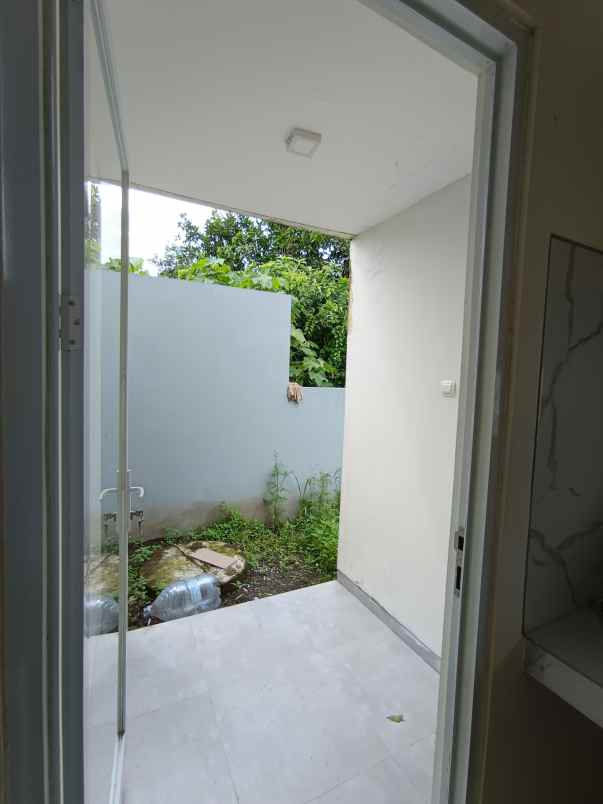 dijual rumah sambego