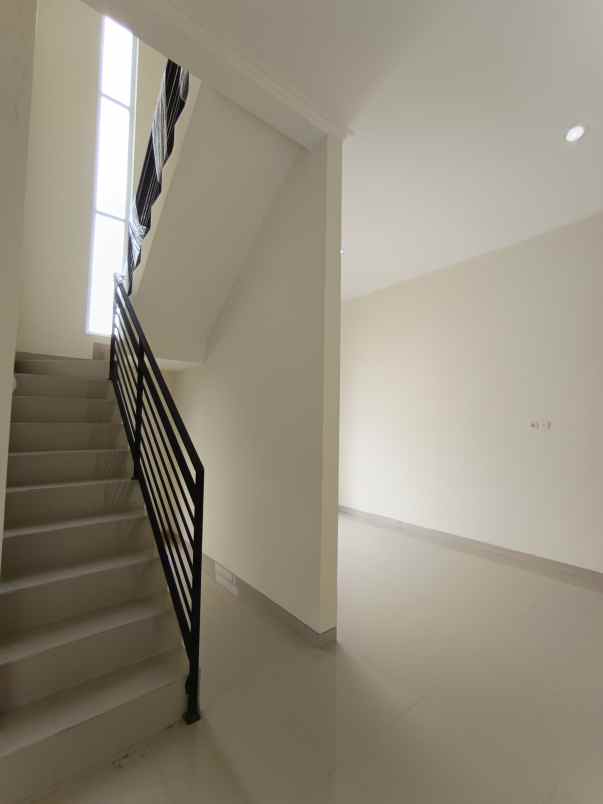 dijual rumah sambego