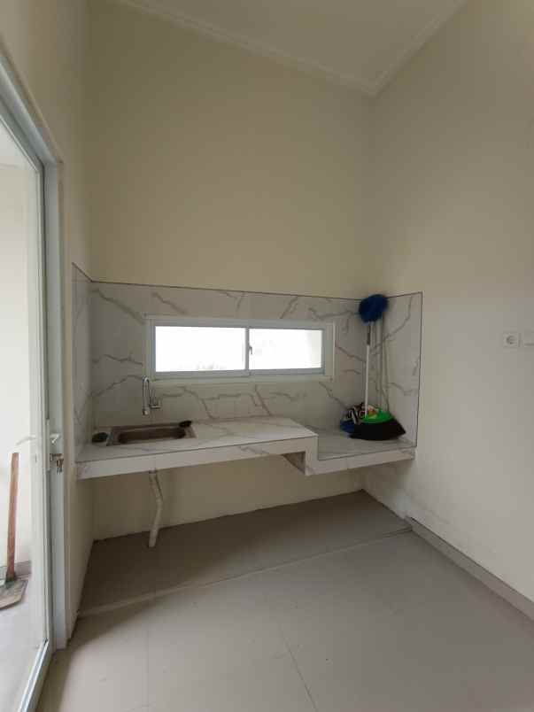 dijual rumah sambego