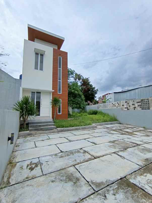 dijual rumah sambego