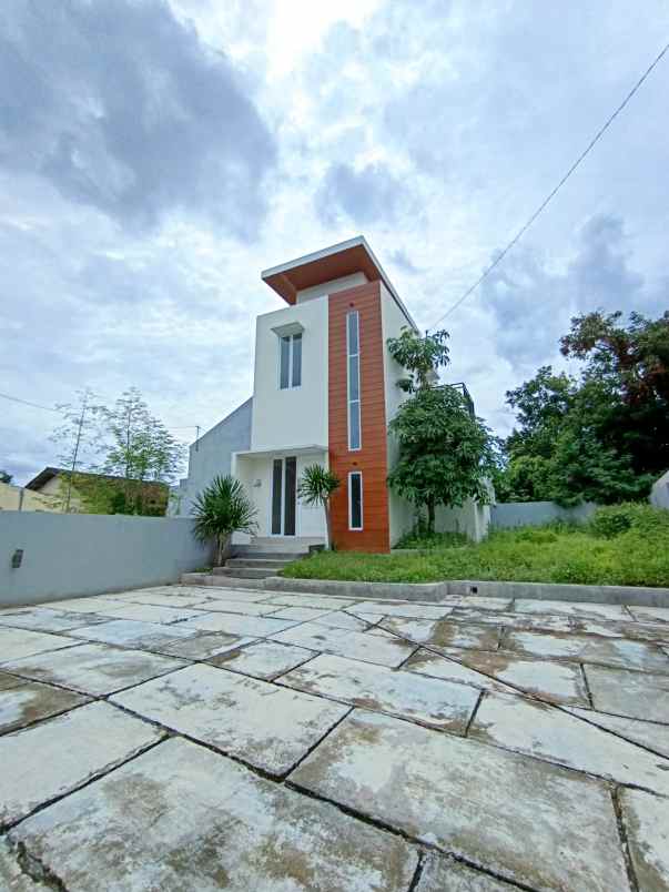 dijual rumah sambego