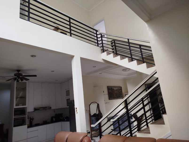 dijual rumah semi furnish citragran
