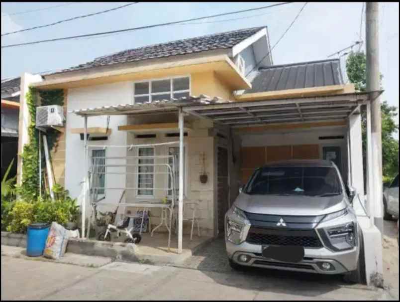 dijual rumah serua