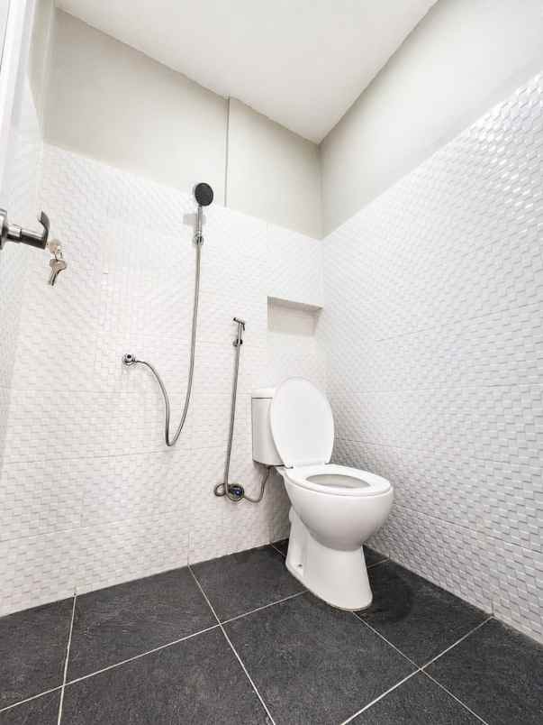 dijual rumah setu tangerang selatan
