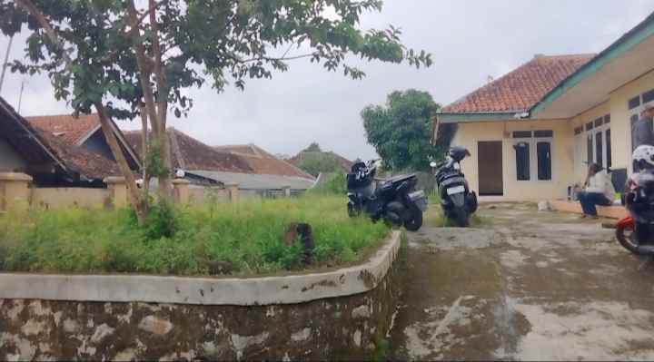 dijual rumah siap huni halaman luas akses mobil