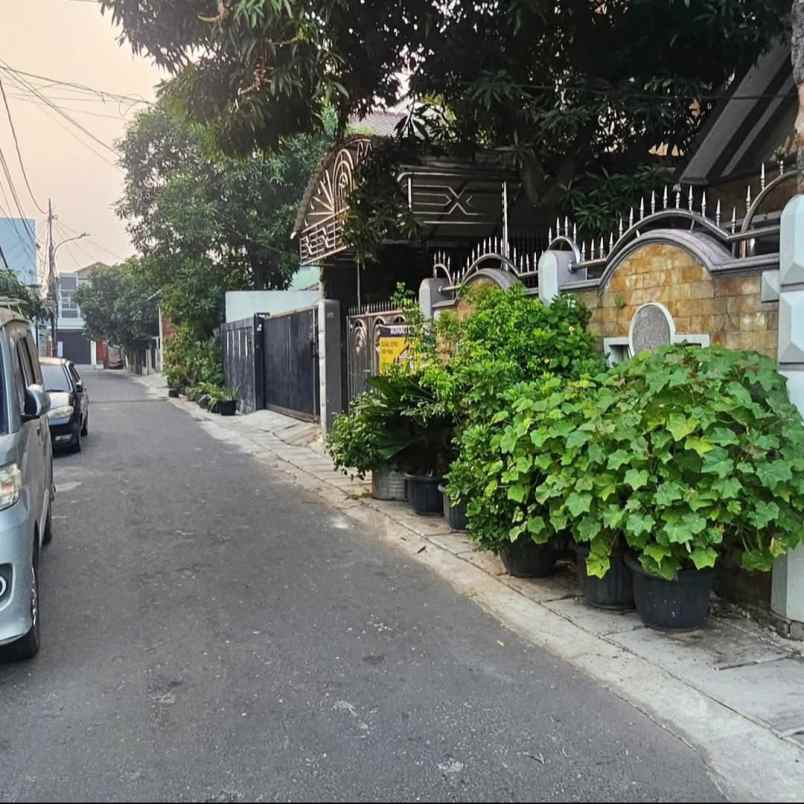 dijual rumah strategis di johar baru jakarta pusat
