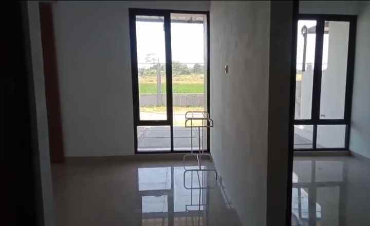 dijual rumah strategis di perumahan yang asri alami