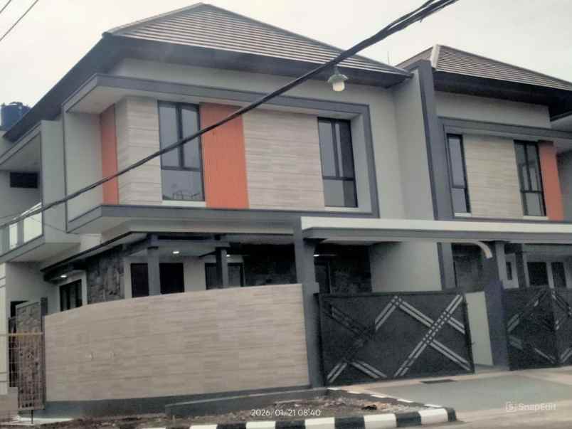 dijual rumah sutorejo