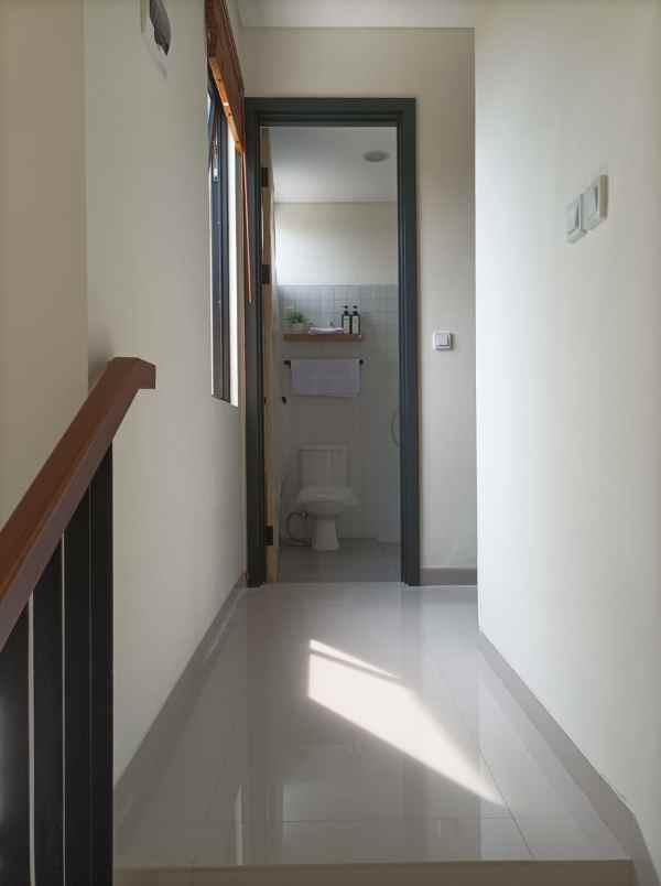 dijual rumah suvarna sutera cluster astha