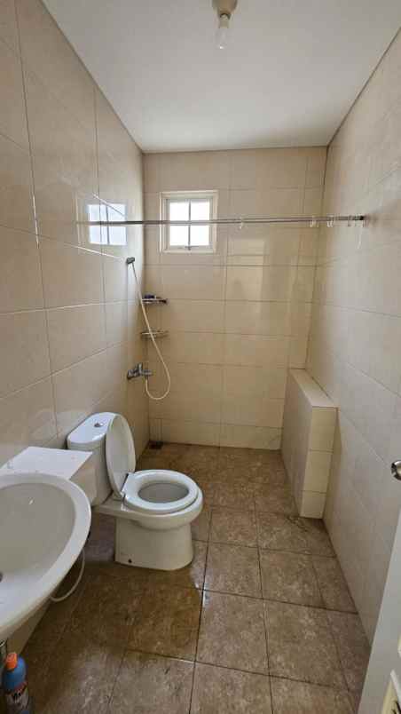 dijual rumah suvarna sutera tangerang