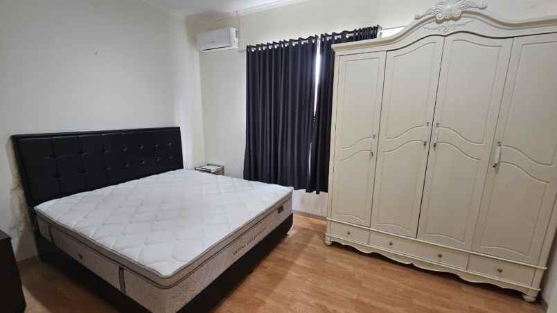 dijual rumah suvarna sutera tangerang