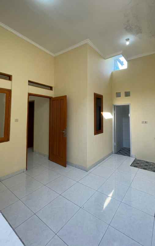 dijual rumah taman alamanda