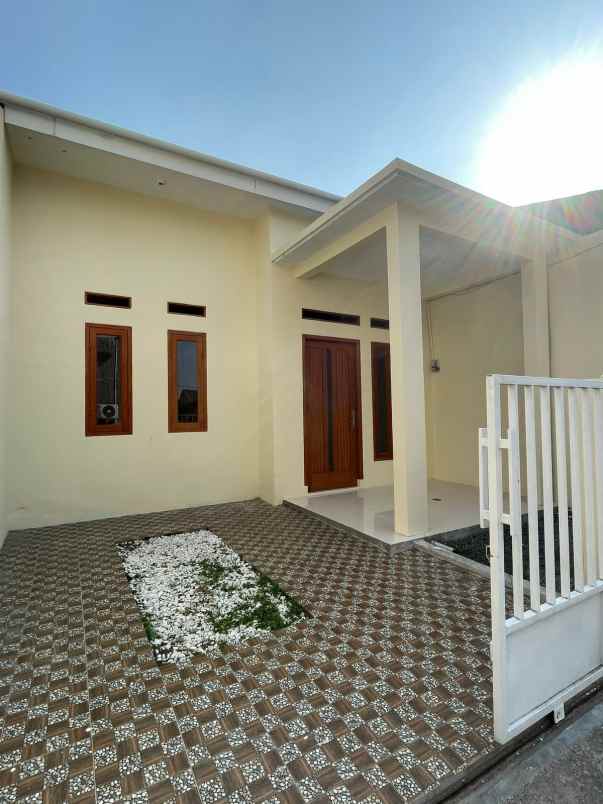 dijual rumah taman alamanda