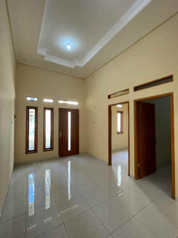 dijual rumah taman alamanda