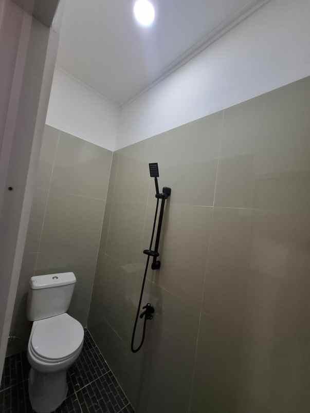 dijual rumah taman harapan baru