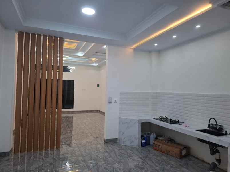 dijual rumah taman harapan baru