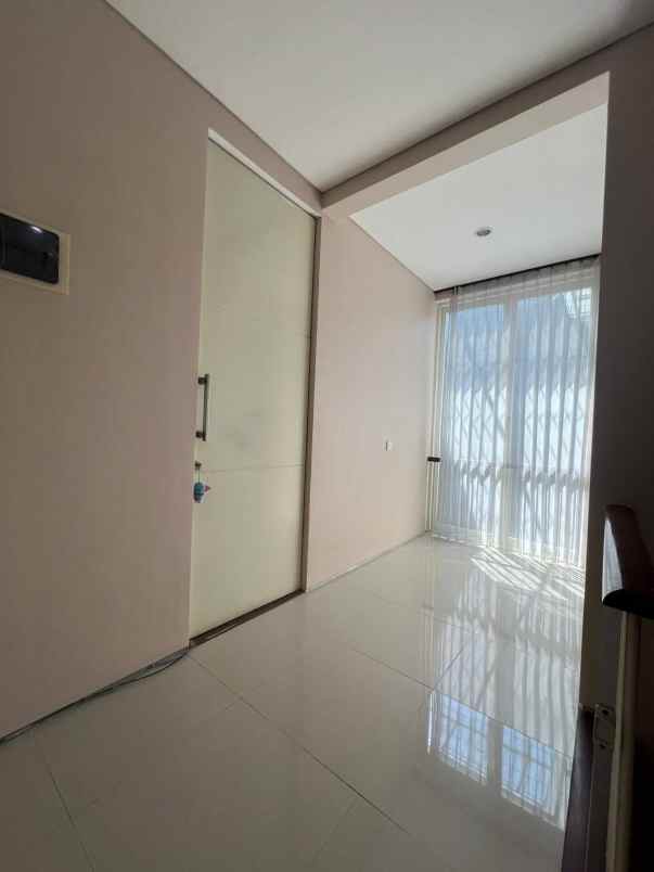 dijual rumah taman puspa raya citraland