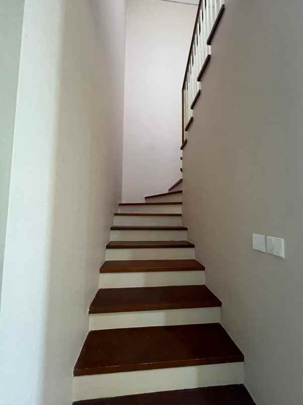 dijual rumah taman puspa raya citraland