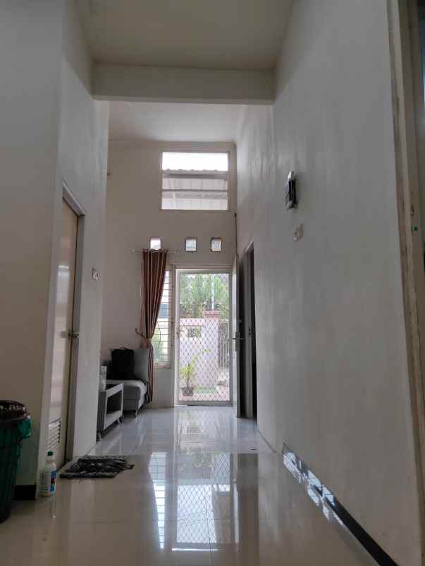 dijual rumah taman surya kencana