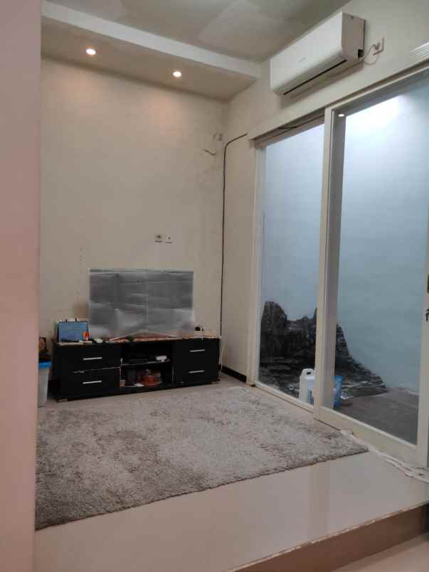 dijual rumah taman surya kencana