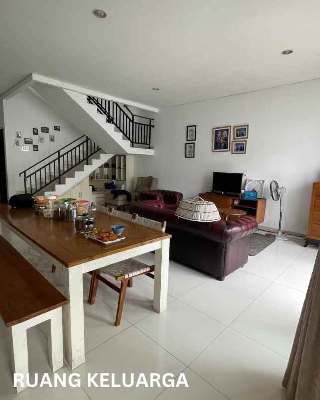 dijual rumah tanjung barat indah