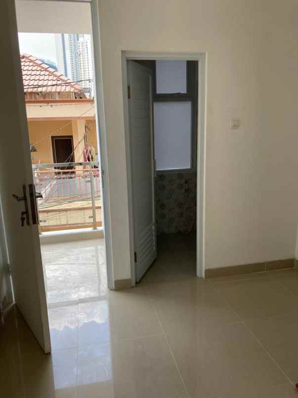 dijual rumah tanjung duren selatan