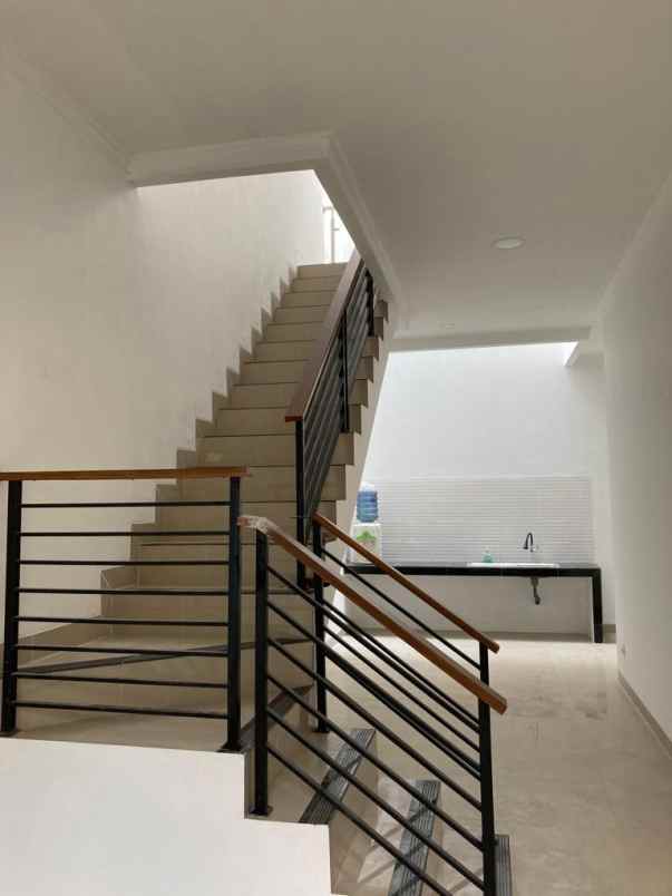 dijual rumah tanjung duren selatan