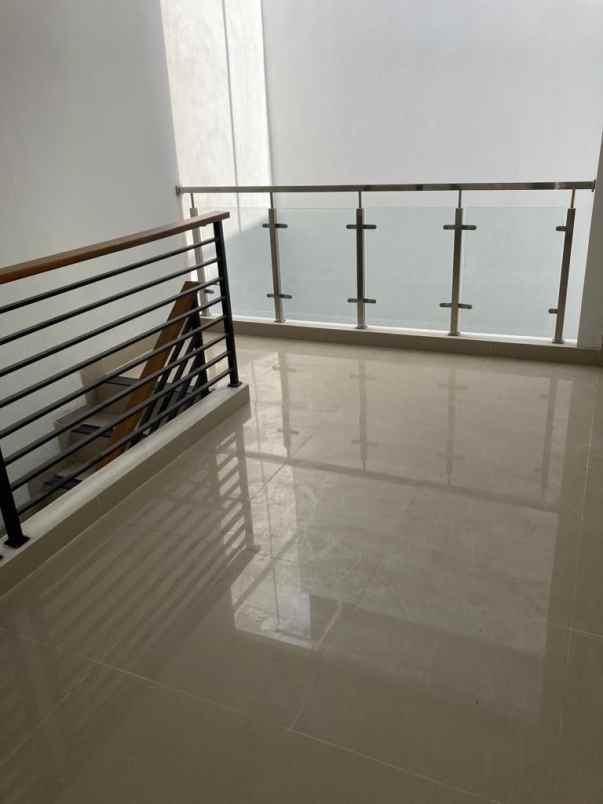 dijual rumah tanjung duren selatan