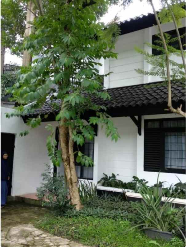 dijual rumah terusan sutami setrasari