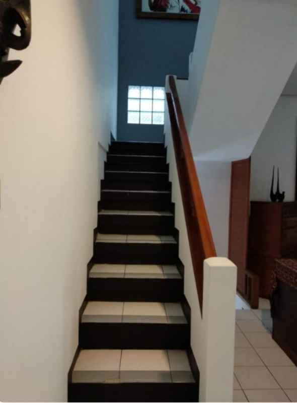 dijual rumah terusan sutami setrasari