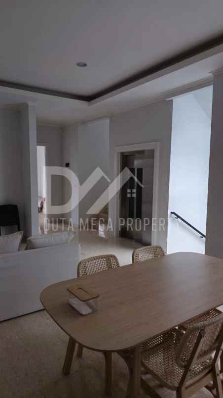 dijual rumah winona alam sutera