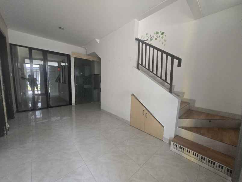 dijual sangat murah lavon swan city tangerang