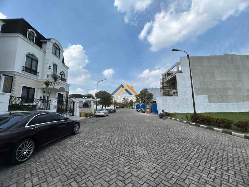 dijual tanah komplek polonia garden