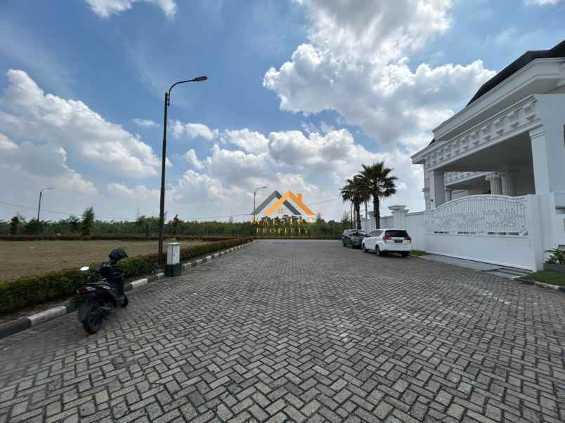 dijual tanah komplek polonia garden