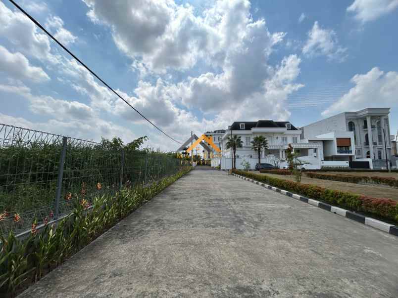 dijual tanah komplek polonia garden