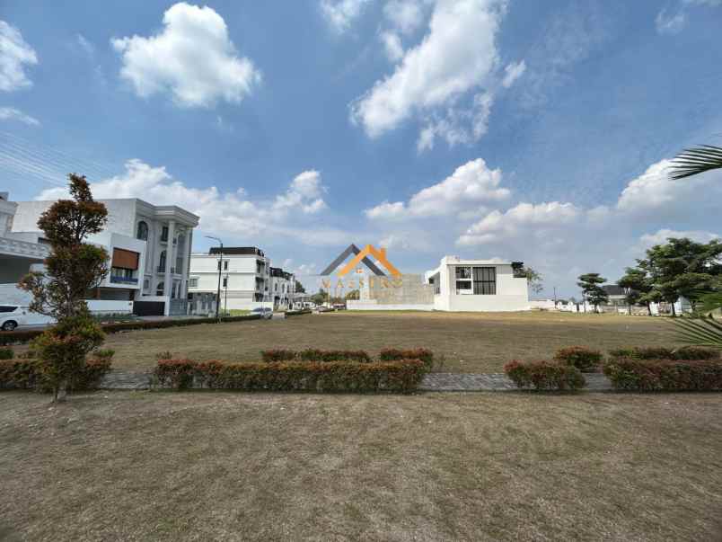 dijual tanah komplek polonia garden