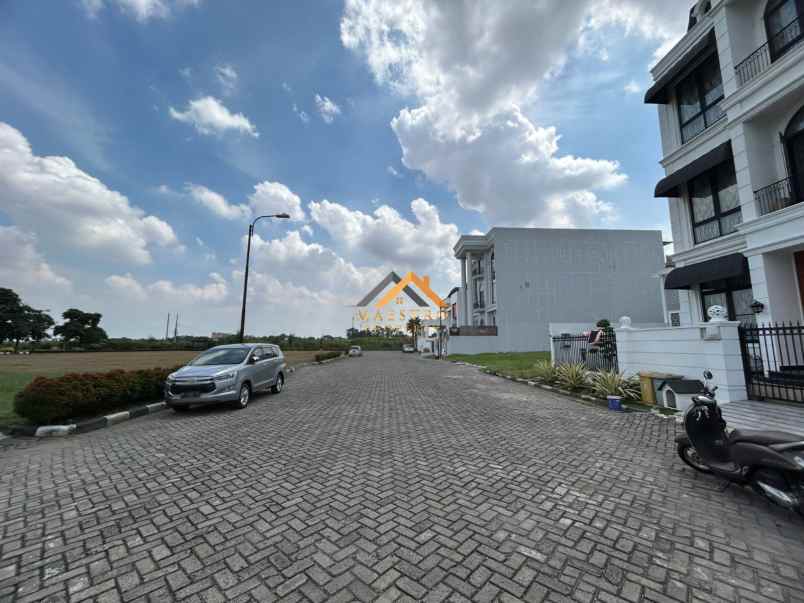 dijual tanah komplek polonia garden