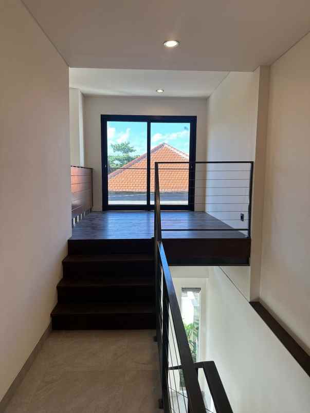 dijual villa banjar semer kerobokan