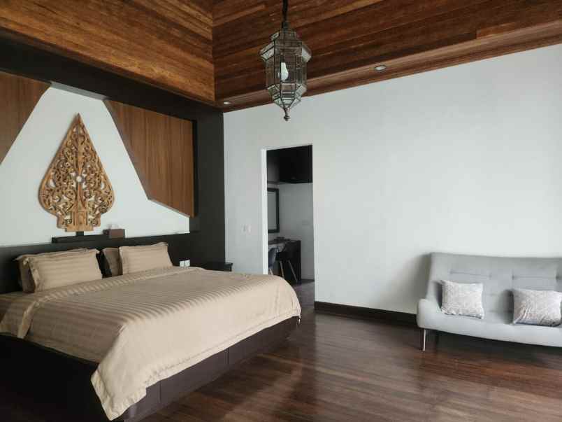 dijual villa jalan pantai balangan