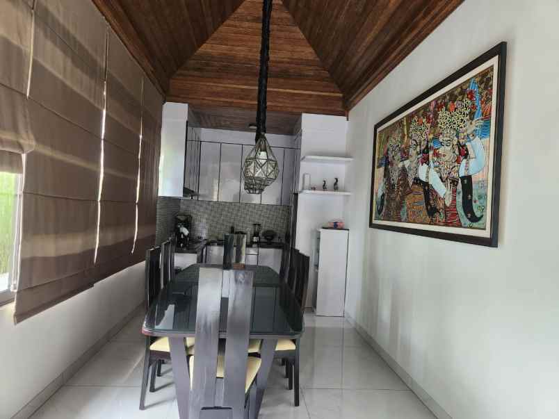 dijual villa jalan pantai balangan