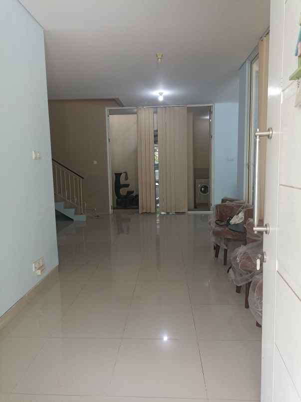 disewakan rumah east coast